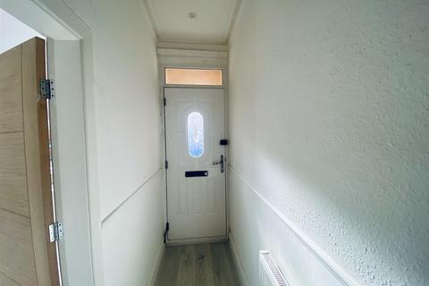 3 bedroom terraced house to rent, Watts Street, Manchester M19