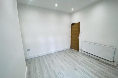 3 bedroom terraced house to rent, Watts Street, Manchester M19