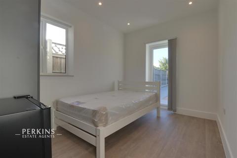 1 bedroom in a house share to rent, Greenford, UB6