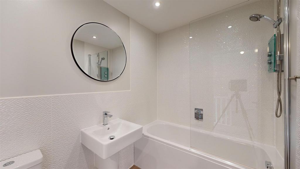 Hendrick Crescent 7 Bathroom.jpg