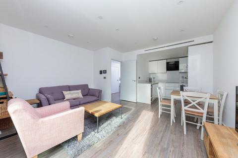 3 bedroom flat to rent, Wiverton Tower, 4 New Drum Street, London