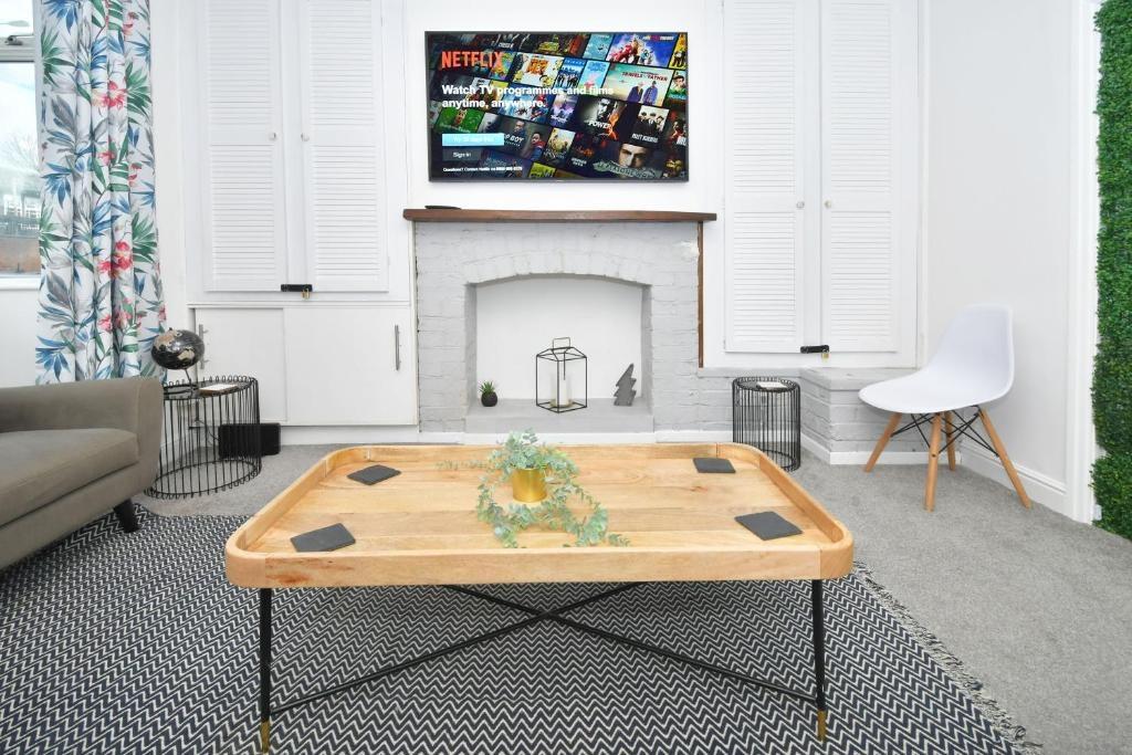 Bright, modern living room with a mounted flat-...