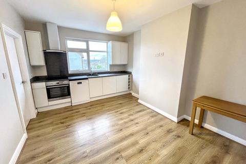 3 bedroom apartment to rent, Russell Lane, London