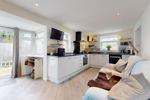 3 bedroom semi-detached house for sale, Forge Meadow Harrietsham ME17 1JE