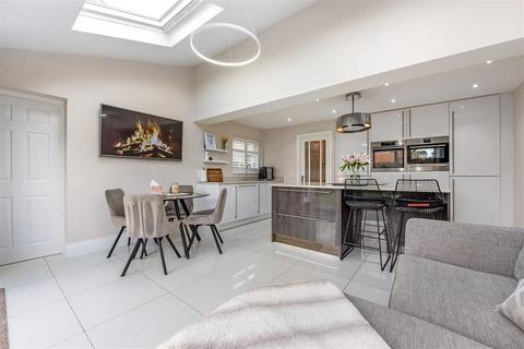 undefined, Mundays Row, Horndean