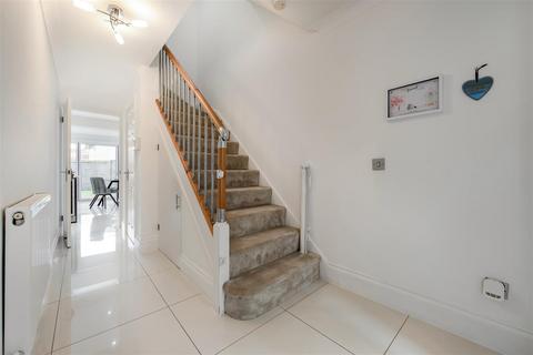 undefined, Mundays Row, Horndean
