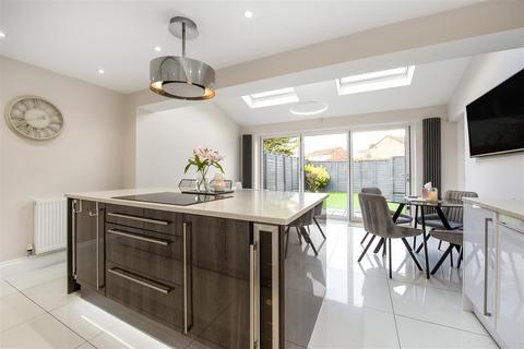 undefined, Mundays Row, Horndean