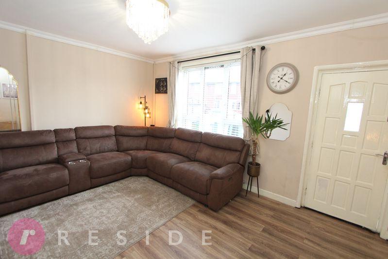 Lounge/Dining Area