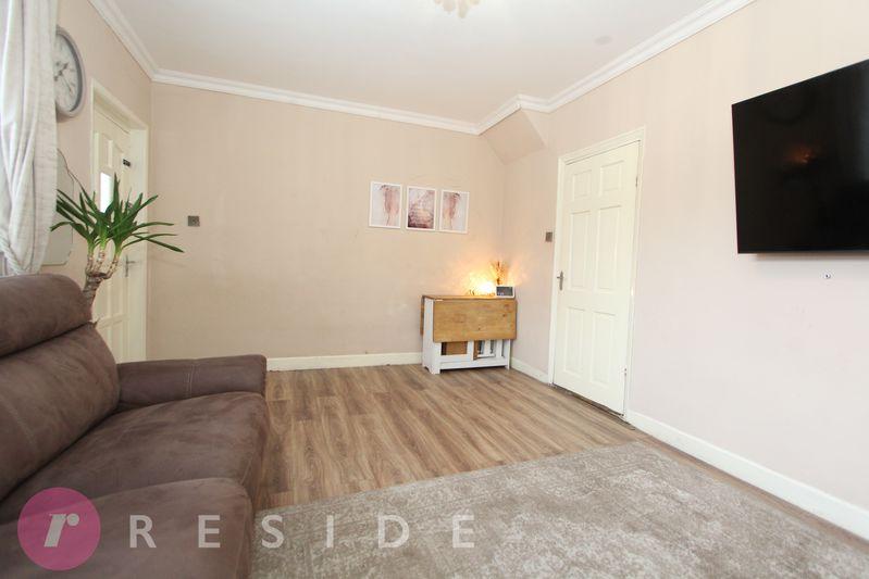 Lounge/Dining Area