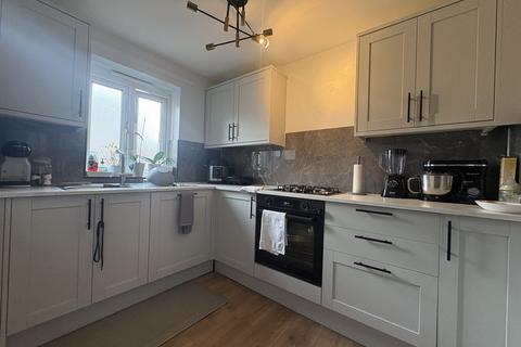 1 bedroom apartment to rent, Dunmow Close, Feltham, TW13