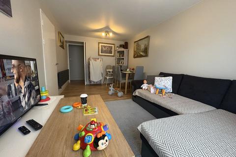 1 bedroom apartment to rent, Dunmow Close, Feltham, TW13