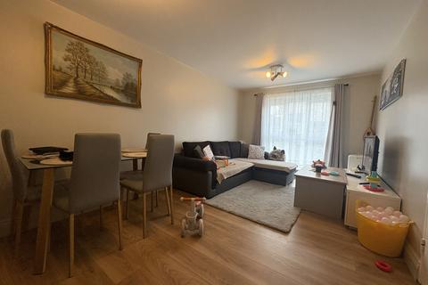 1 bedroom apartment to rent, Dunmow Close, Feltham, TW13