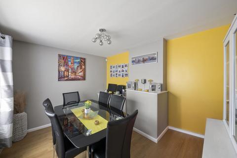 3 bedroom end of terrace house for sale, Lynne Way, Northolt