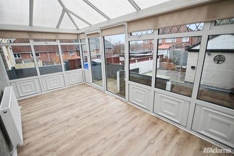 3 bedroom semi-detached house to rent, Hazel Avenue, Runcorn, WA7 4BL