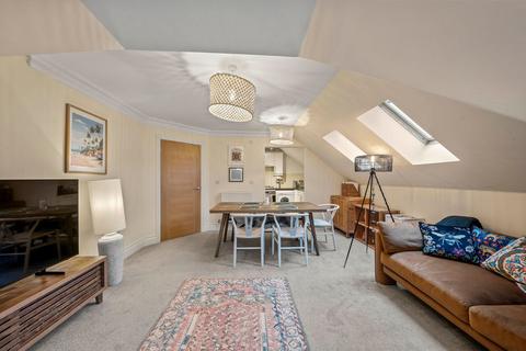 2 bedroom apartment for sale, Reigate Hill, Reigate