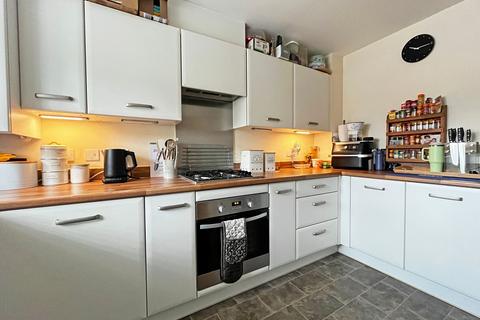 3 bedroom end of terrace house for sale, Fauld Drive Kingsway, Quedgeley, GL2