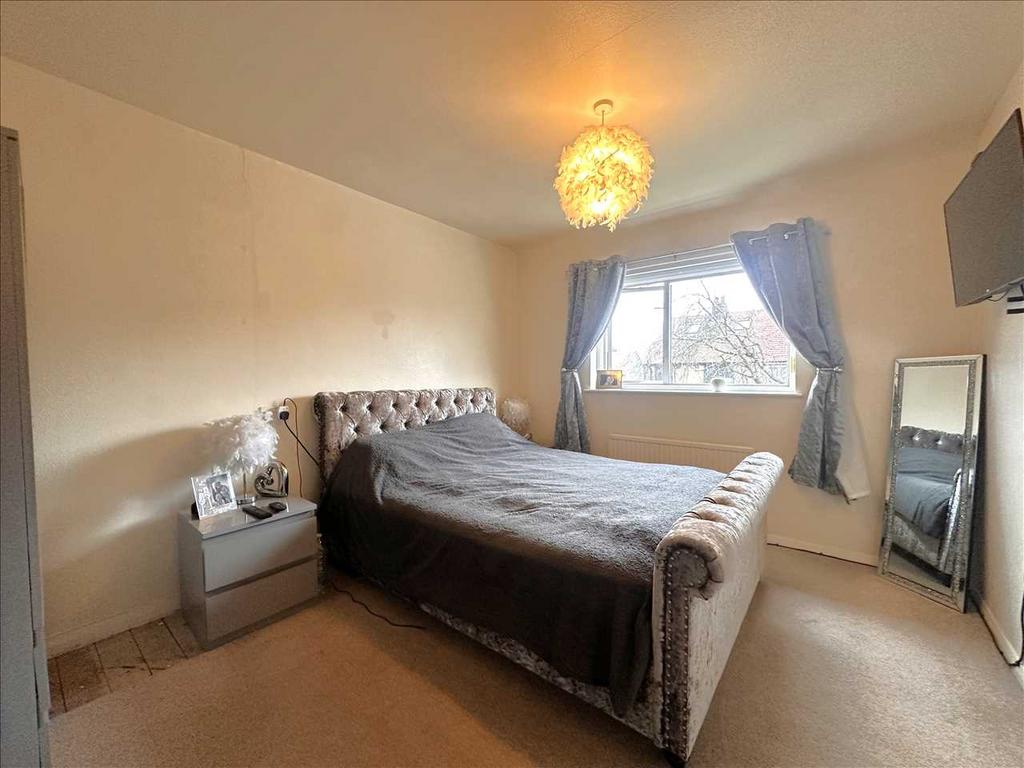 Bedroom (rear)