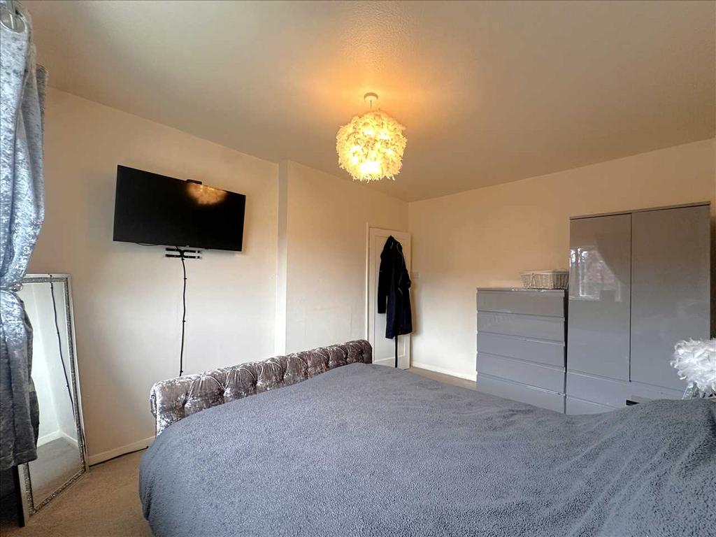 Bedroom (rear)