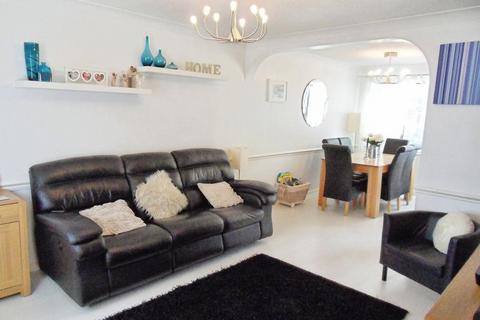 3 bedroom end of terrace house for sale, Queensbury Close, Bedford
