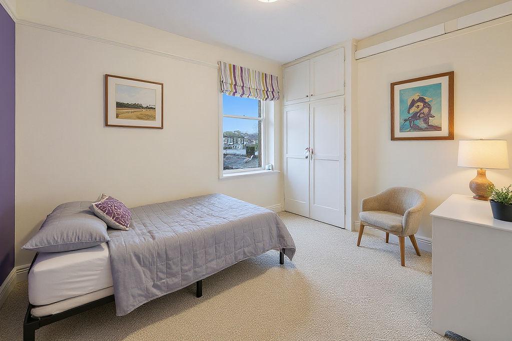 Guest bedroom
