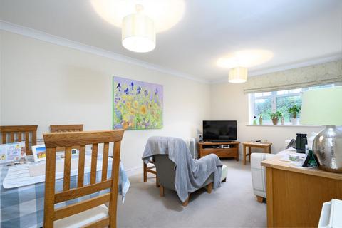 2 bedroom apartment for sale, Brighton Road, Addlestone KT15