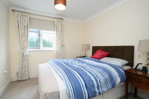 2 bedroom apartment for sale, Brighton Road, Addlestone KT15