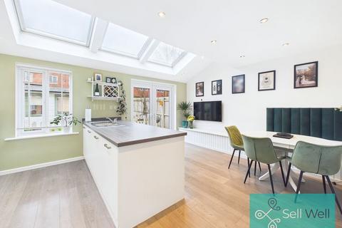 3 bedroom semi-detached house for sale, Thorne Crescent, Manchester M28