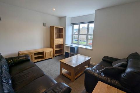 2 bedroom flat to rent, 14 Highmill Court, ,
