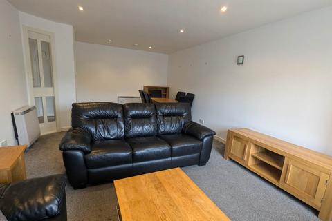 2 bedroom flat to rent, 14 Highmill Court, ,