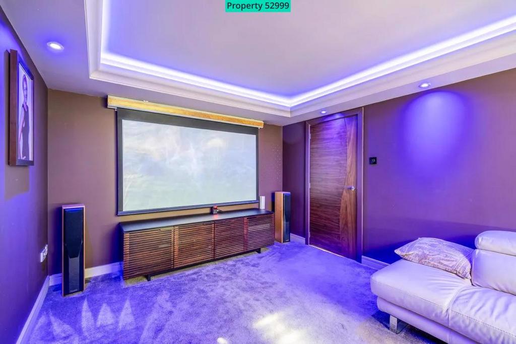 Cinema Room/Lounge