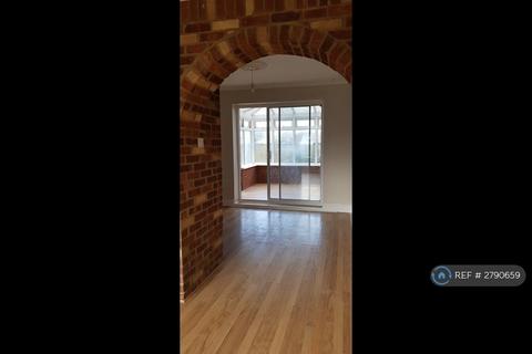 3 bedroom semi-detached house to rent, Upham Road, Wiltshire, SN3