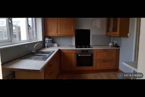3 bedroom semi-detached house to rent, Upham Road, Wiltshire, SN3