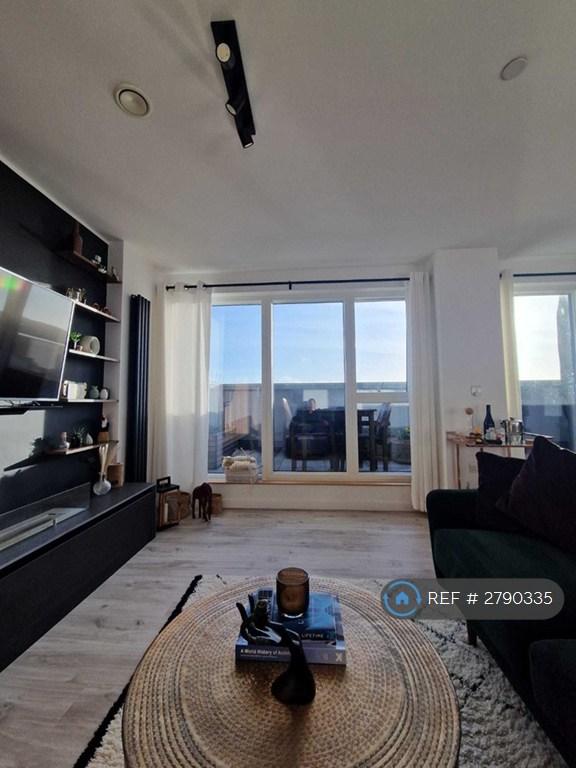 Living Room (Fireplace)