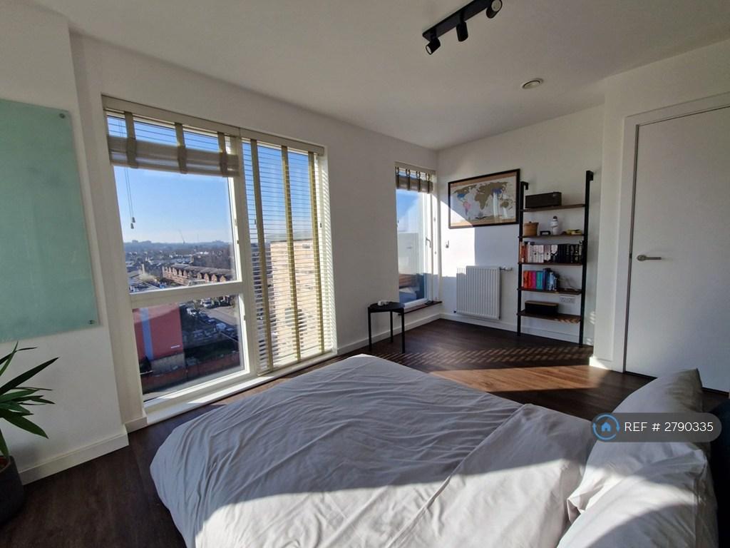 Bedroom 2 / Bed