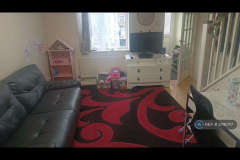 2 bedroom terraced house to rent, Larkspur Gardens, Luton, LU4