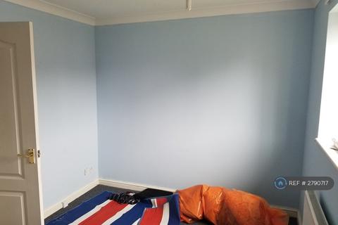 2 bedroom terraced house to rent, Larkspur Gardens, Luton, LU4