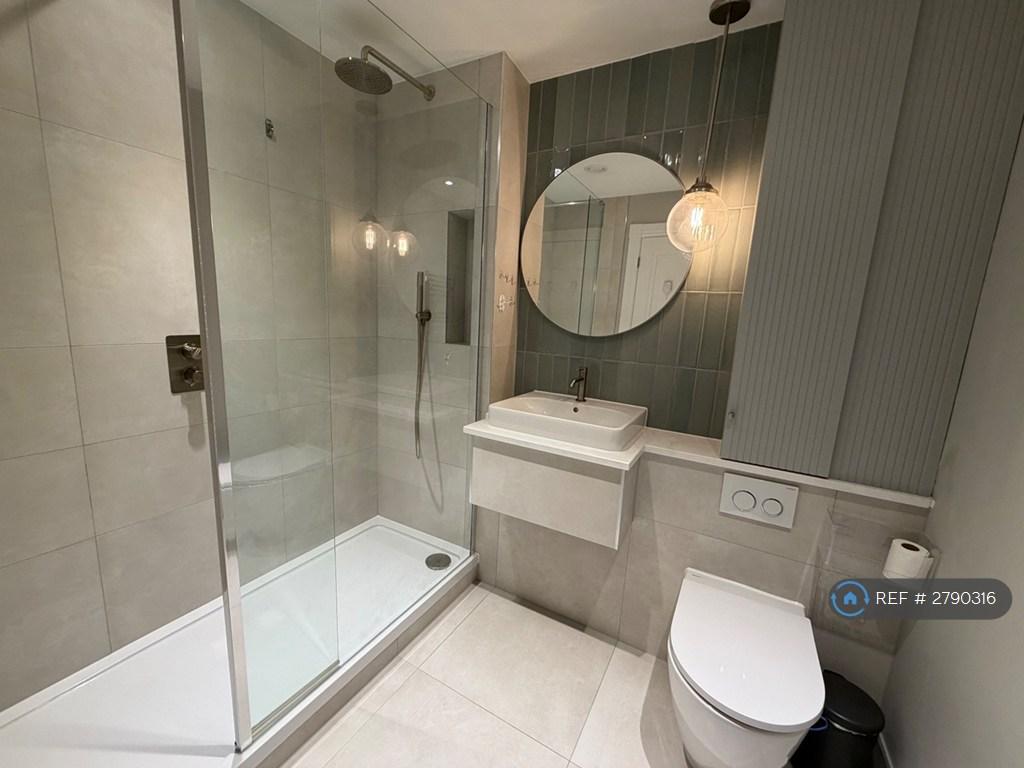 Master Bedroom - Ensuite