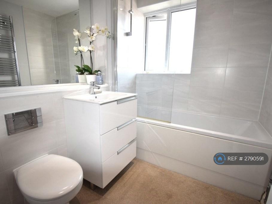 3-Bed-House-Preston-Family-Bathroom-View.Jpg
