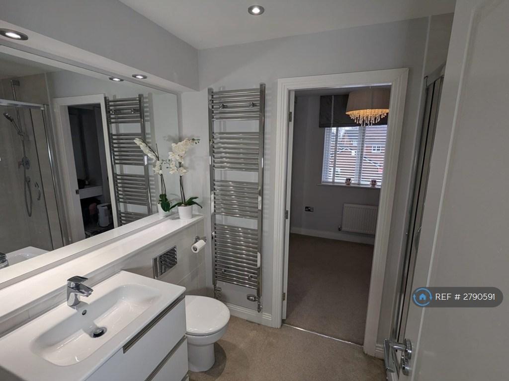 3-Bedroom-House-Preston-Master-Ensuite-View.Jpg
