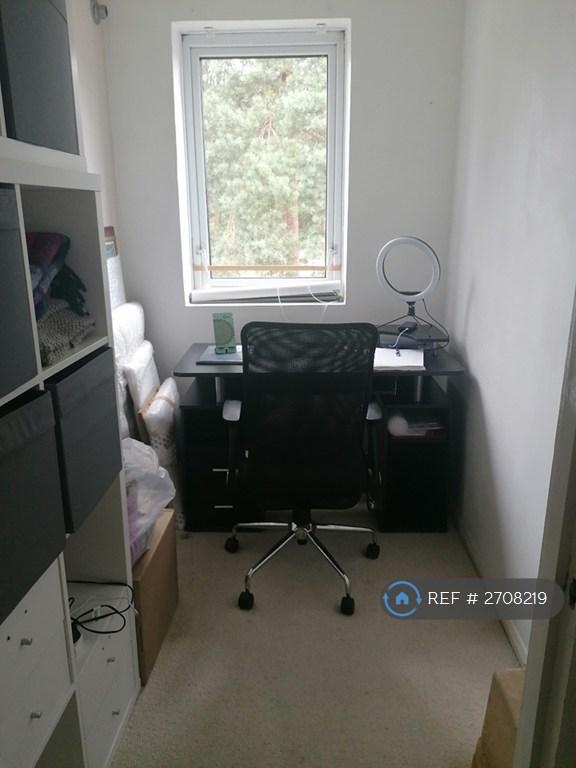Small Office Between Bedrooms