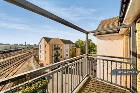 2 bedroom flat to rent, London, London, SE25