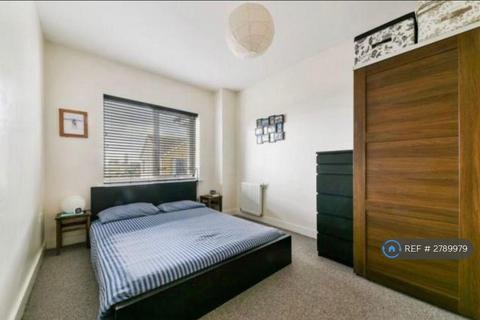 2 bedroom flat to rent, London, London, SE25