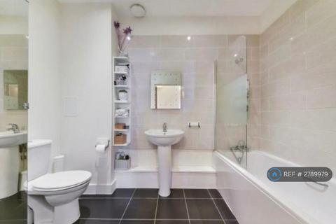 2 bedroom flat to rent, London, London, SE25