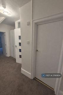 2 bedroom flat to rent, West Heath Drive, London, NW11