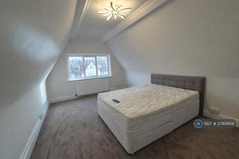 2 bedroom flat to rent, West Heath Drive, London, NW11