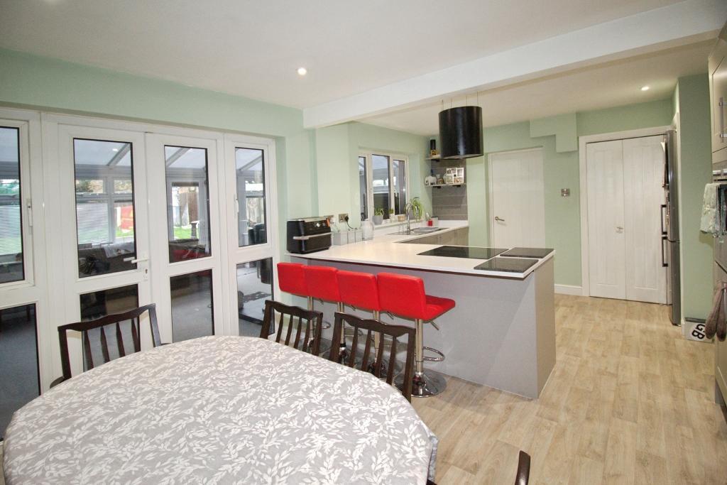 Kitchen Dining Area