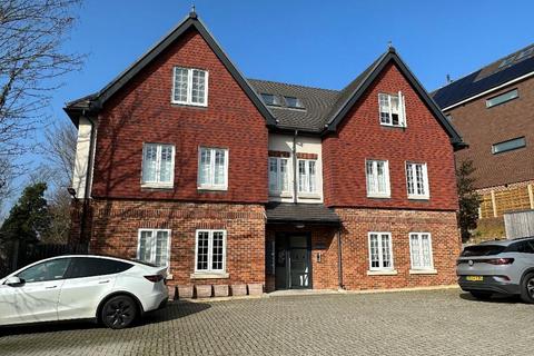 3 bedroom flat for sale, West Hill, Sanderstead, Surrey, CR2 0SB