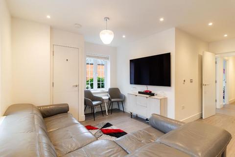 3 bedroom flat for sale, West Hill, Sanderstead, Surrey, CR2 0SB