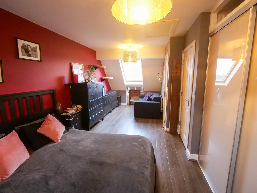 Master Bedroom Dual Aspect