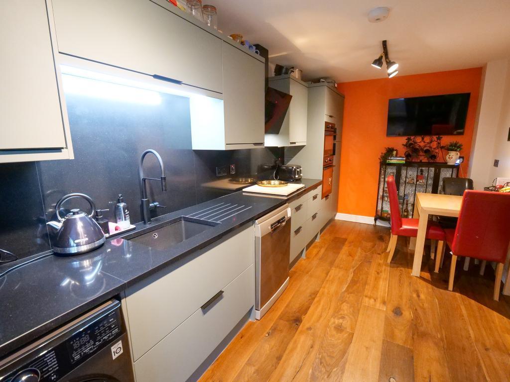 Kitchen Dual Aspect
